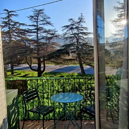 Appartement Type F2 D Une Superficie De 40M2 Climatise Entre Plage Et Port