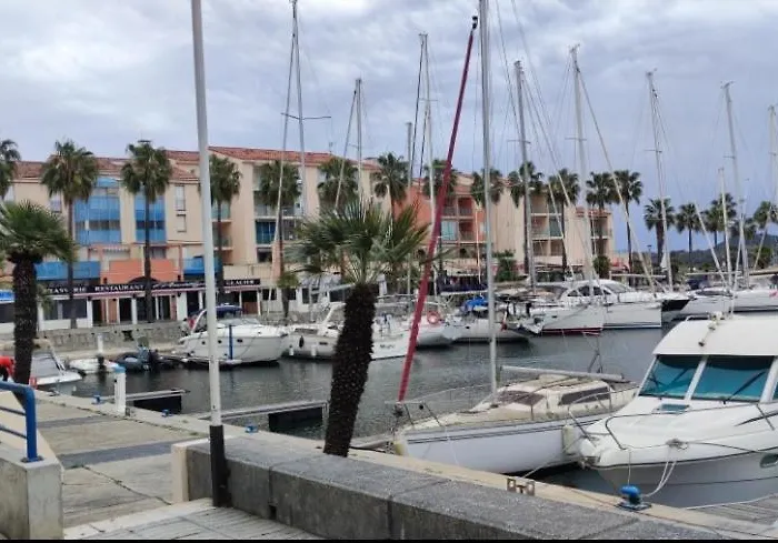 Type F2 Climatise Entre Et Port Διαμέρισμα *